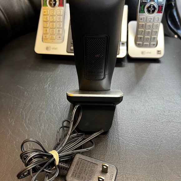 AT&T CL83464 DECT 6.0 Cordless Call ID Announce Phone System w/ 3 Handsets - Picture 5 of 15